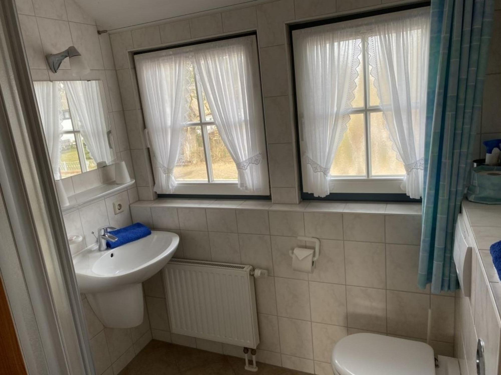 Ferienwohnung Nr 02 Og Spitzboden 보른 외부 사진